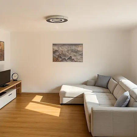 Apartment Cozy With A Garden